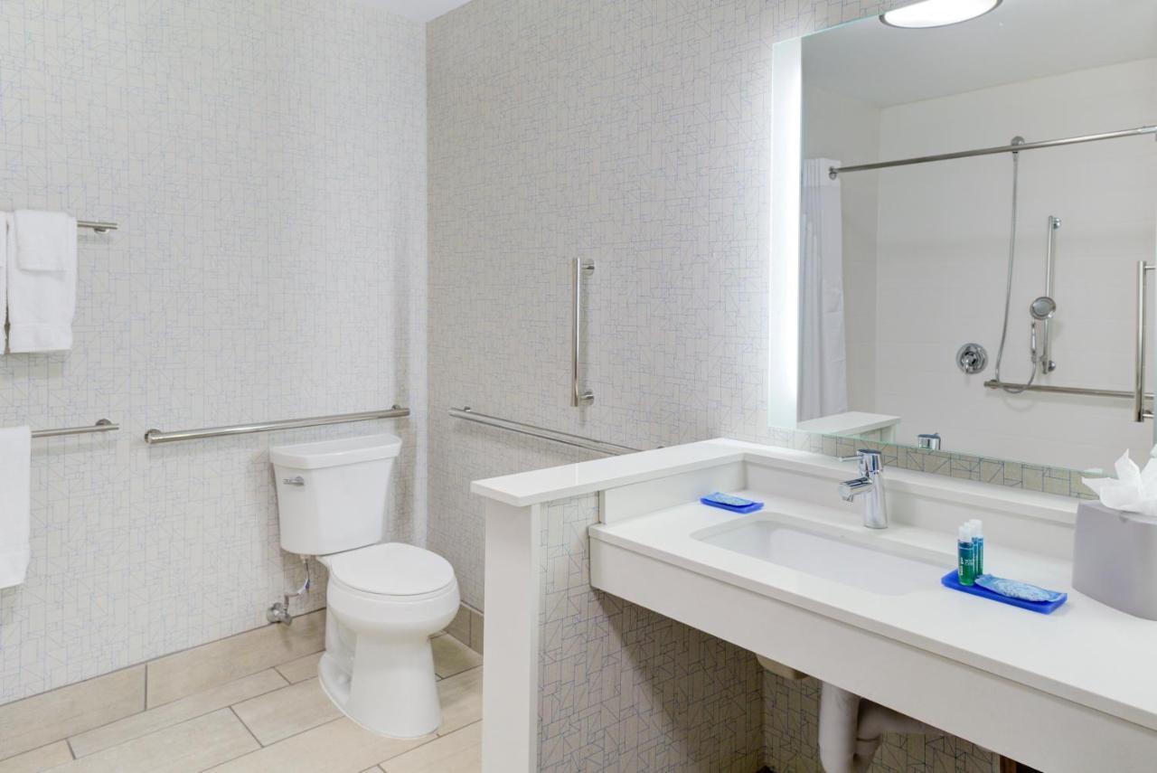 Holiday Inn Express & Suites - King George - Dahlgren By Ihg Alden Bagian luar foto