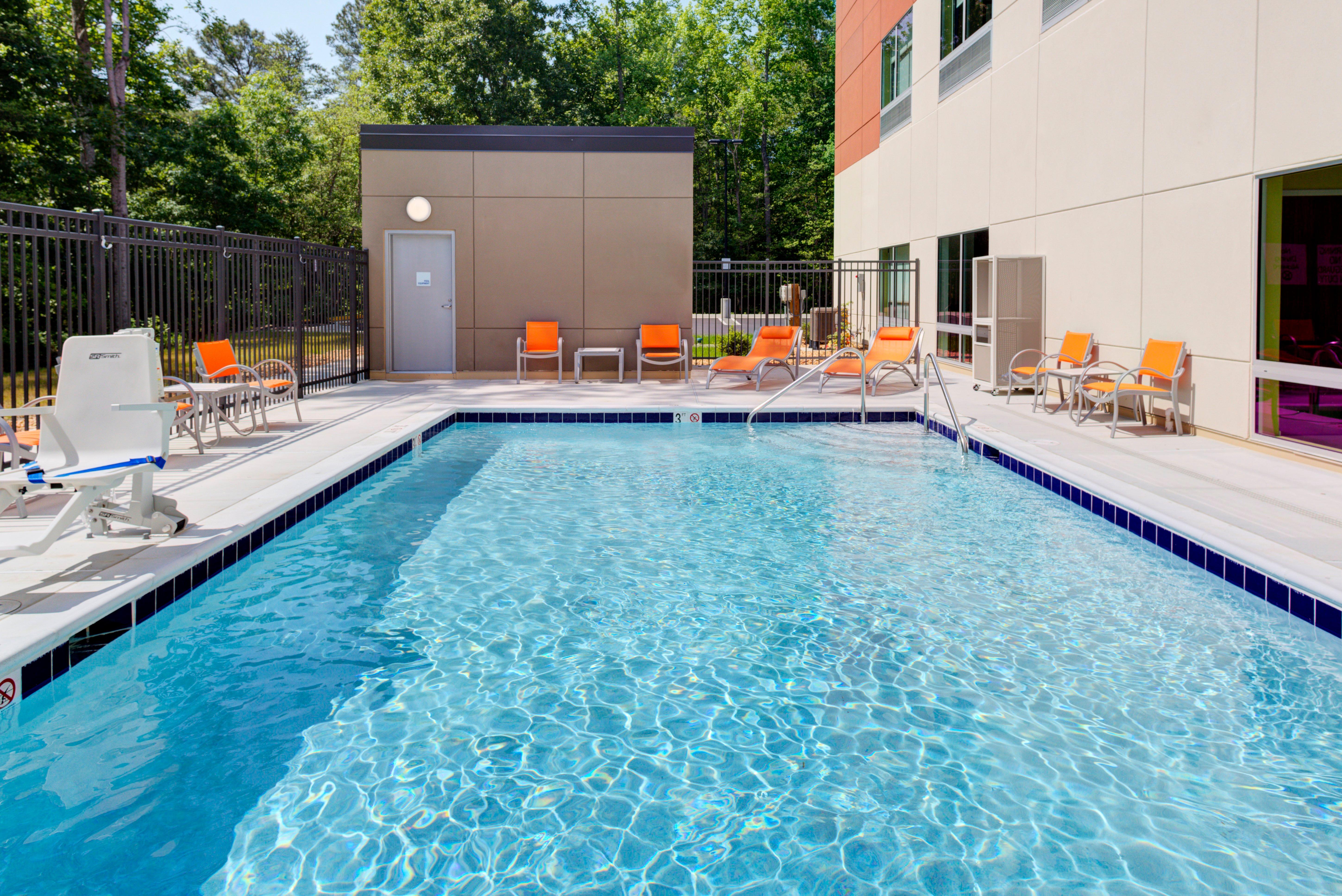Holiday Inn Express & Suites - King George - Dahlgren By Ihg Alden Bagian luar foto