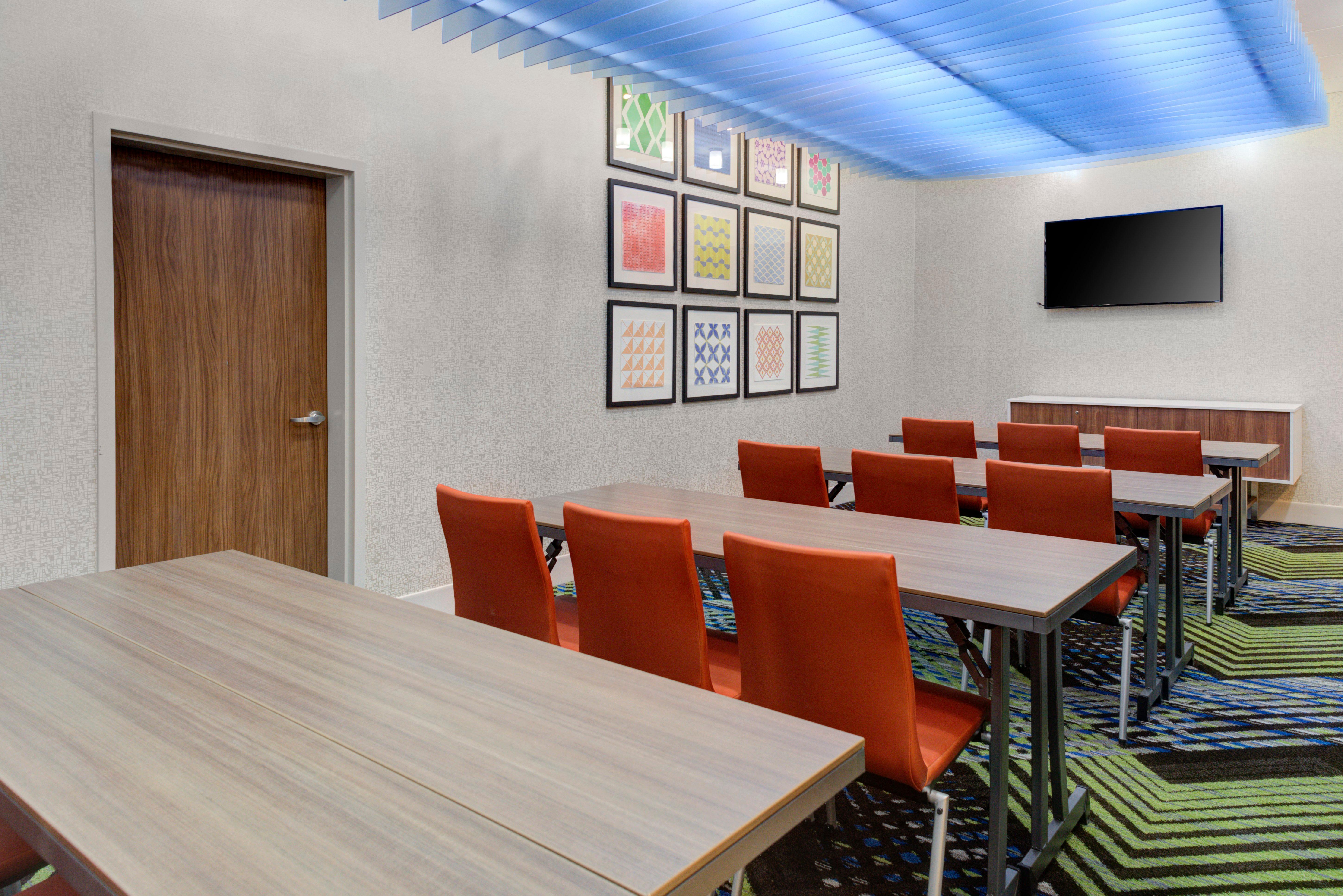 Holiday Inn Express & Suites - King George - Dahlgren By Ihg Alden Bagian luar foto