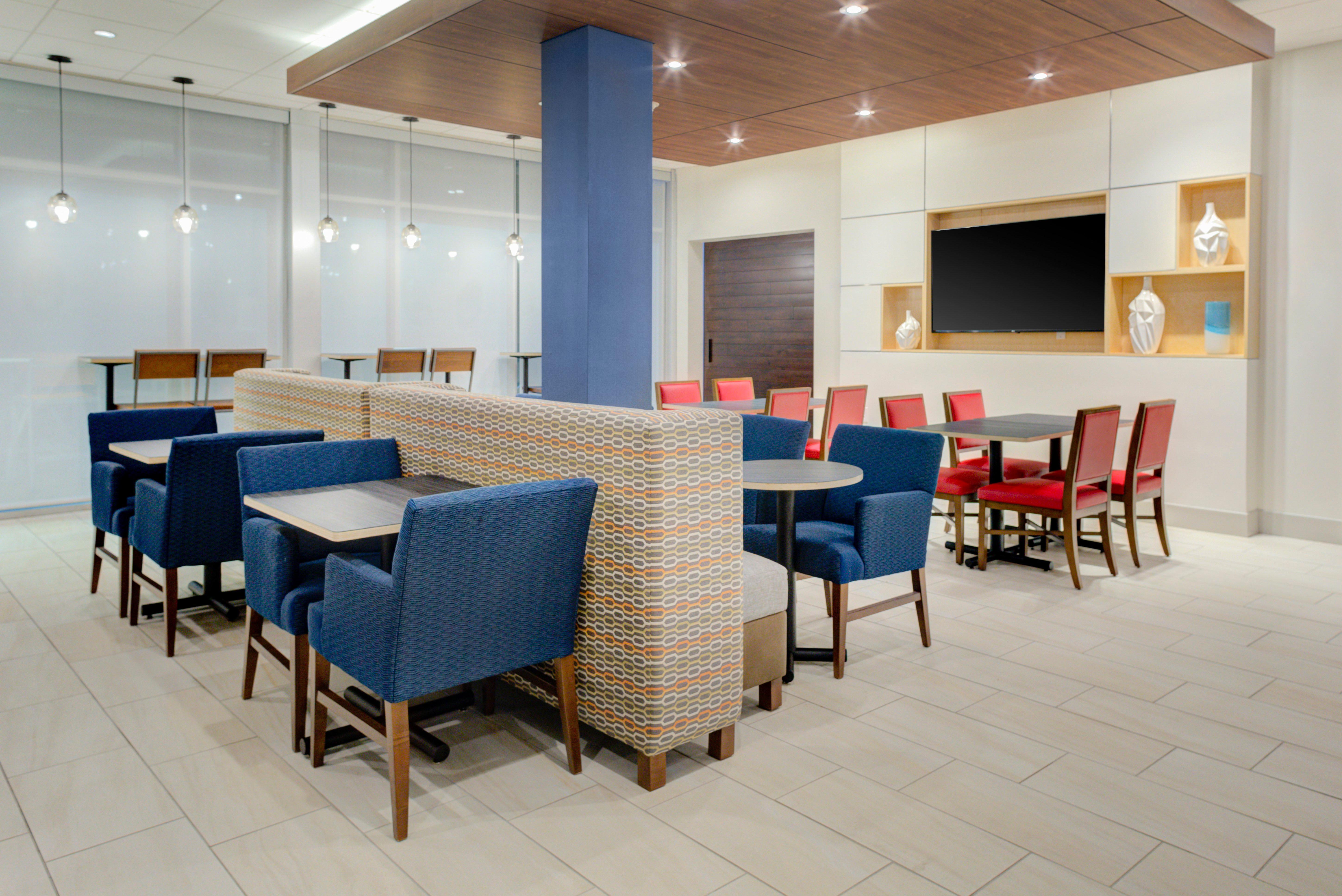 Holiday Inn Express & Suites - King George - Dahlgren By Ihg Alden Bagian luar foto