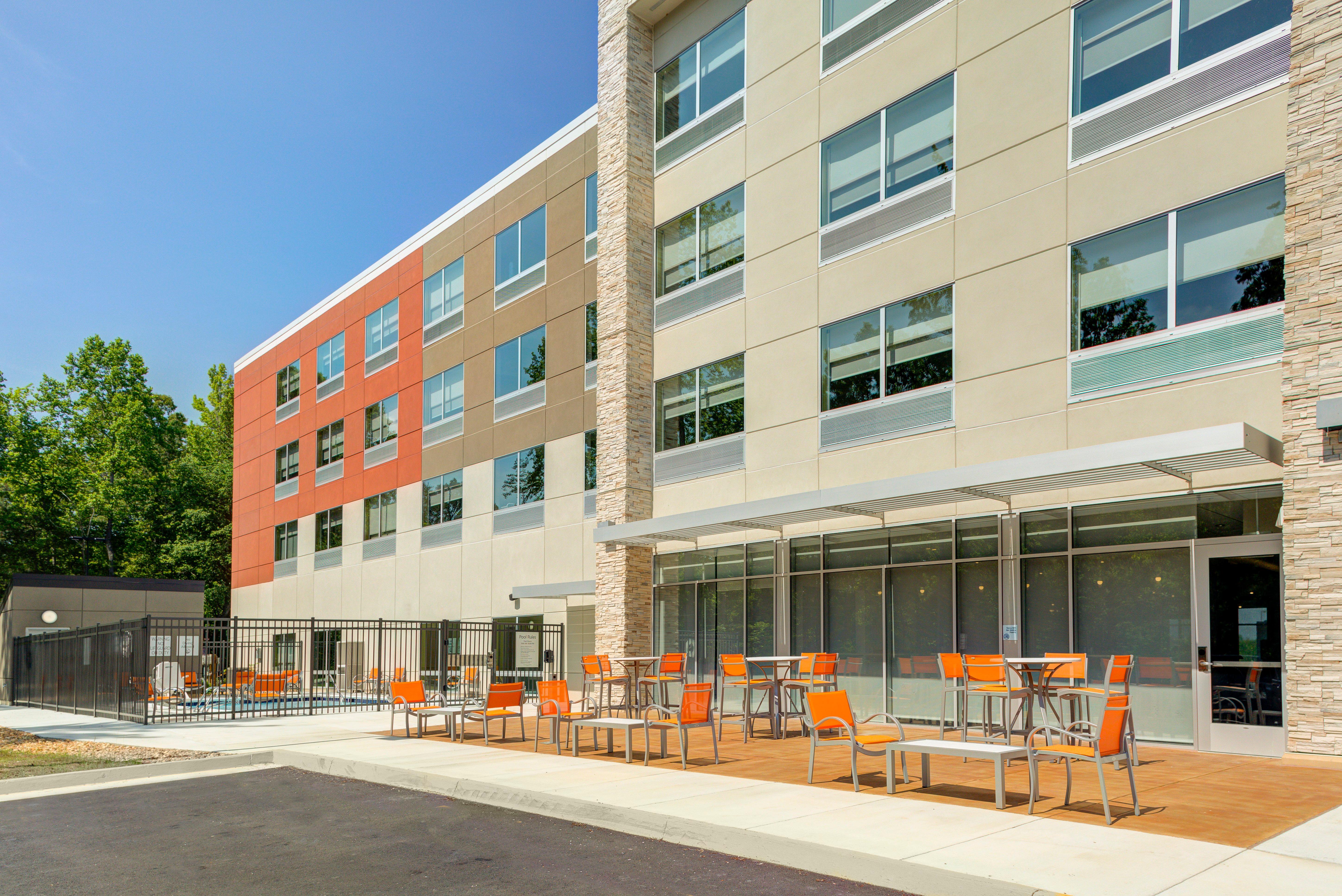 Holiday Inn Express & Suites - King George - Dahlgren By Ihg Alden Bagian luar foto