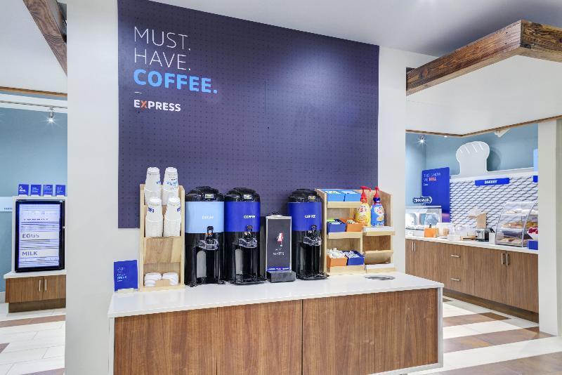Holiday Inn Express & Suites - King George - Dahlgren By Ihg Alden Bagian luar foto